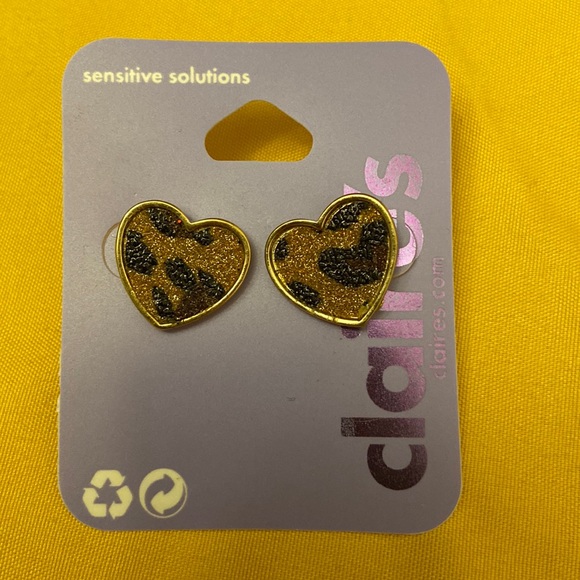 Claire's Jewelry - Claire’s women’s leopard heart shaped leopard print earrings NWT 🤩